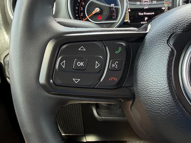 Jeep Wrangler Vehicle Full-screen Gallery Image 18