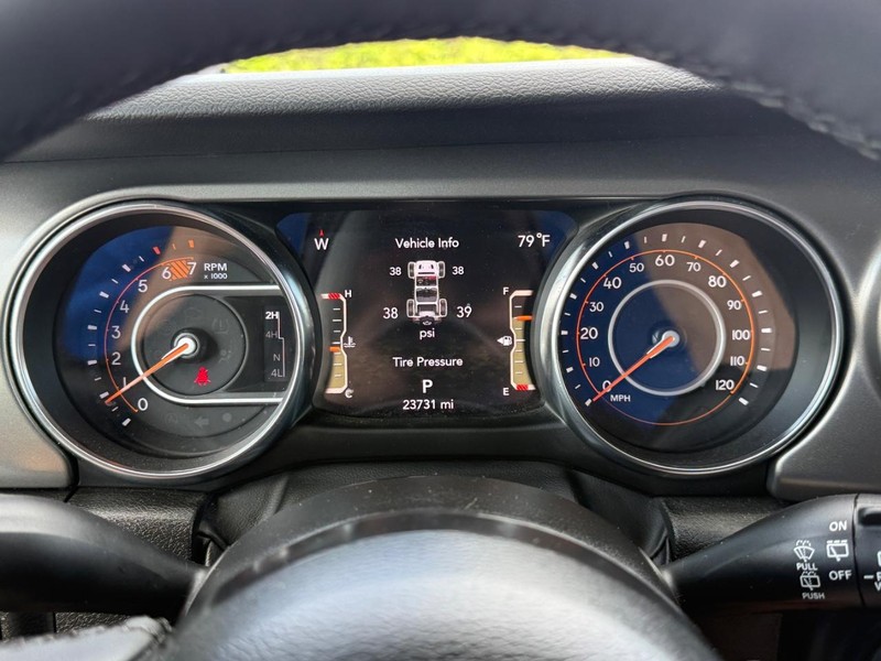 Jeep Wrangler Vehicle Full-screen Gallery Image 20