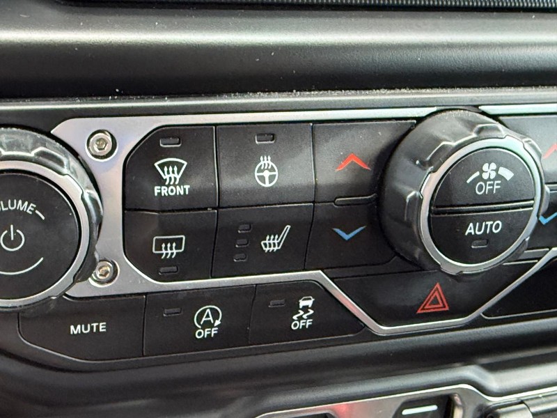 Jeep Wrangler Vehicle Full-screen Gallery Image 23