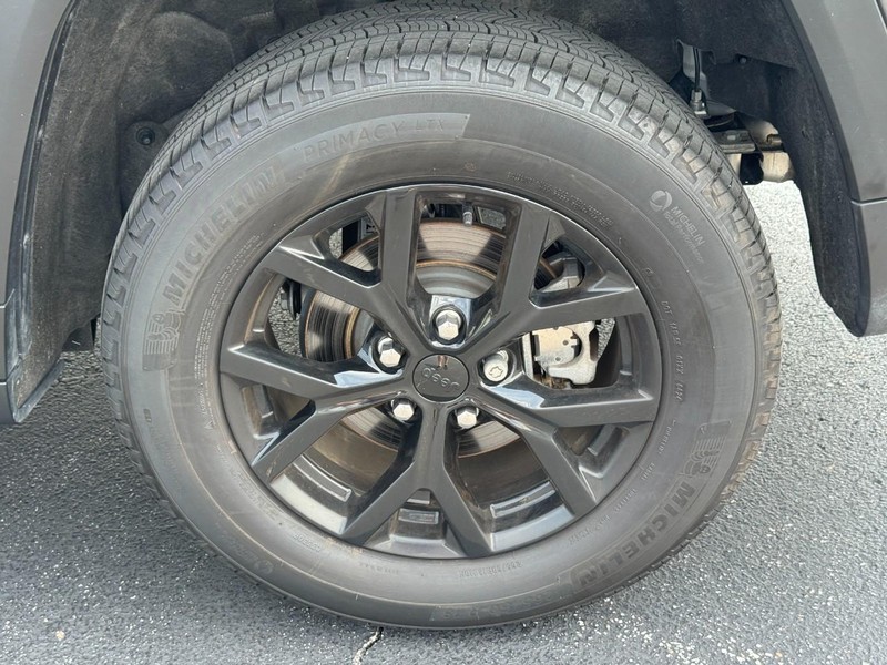 Jeep Grand Cherokee Vehicle Full-screen Gallery Image 07