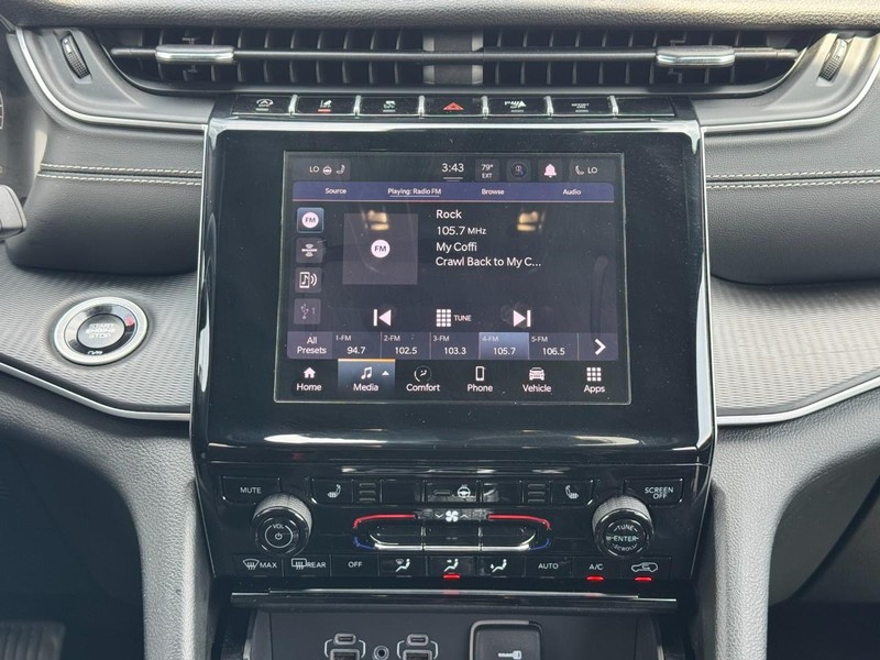 Jeep Grand Cherokee Vehicle Full-screen Gallery Image 14