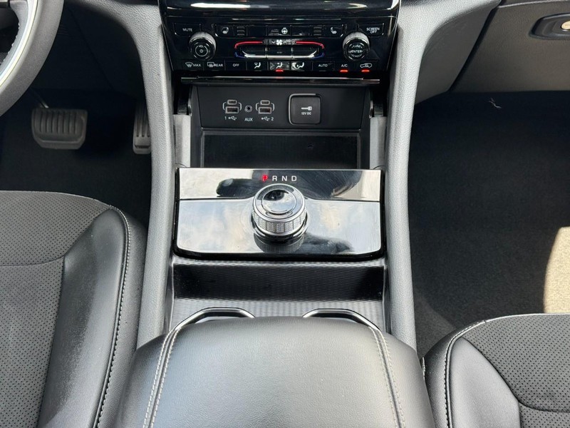 Jeep Grand Cherokee Vehicle Full-screen Gallery Image 15