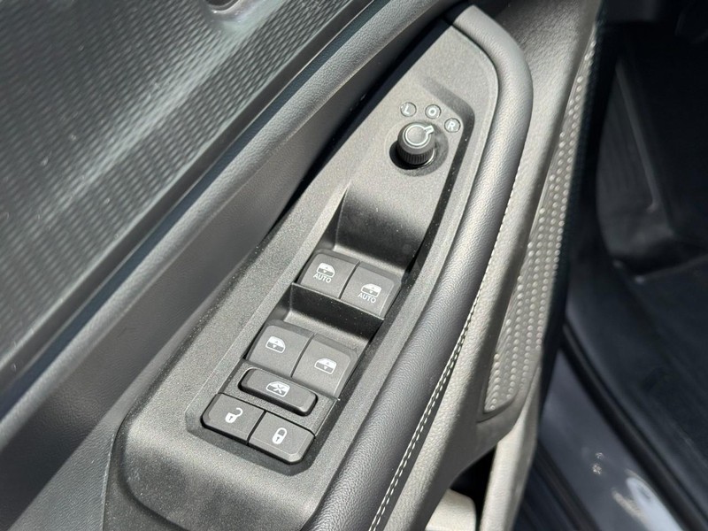 Jeep Grand Cherokee Vehicle Full-screen Gallery Image 16