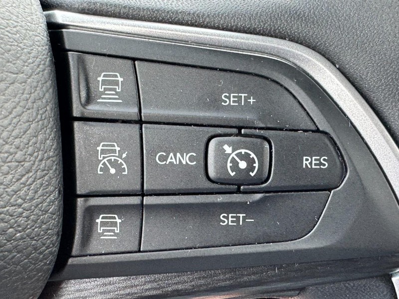 Jeep Grand Cherokee Vehicle Full-screen Gallery Image 19