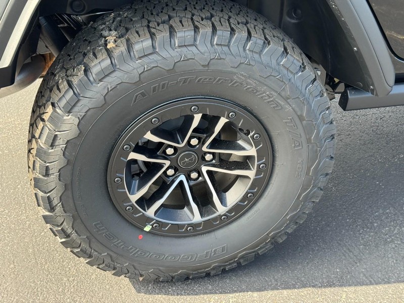 Jeep Wrangler Vehicle Full-screen Gallery Image 4