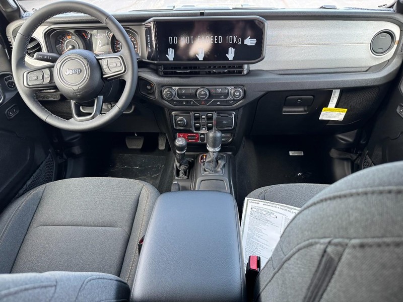 Jeep Wrangler Vehicle Full-screen Gallery Image 7