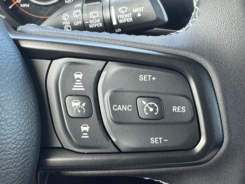 Jeep Wrangler Vehicle Full-screen Gallery Image 13