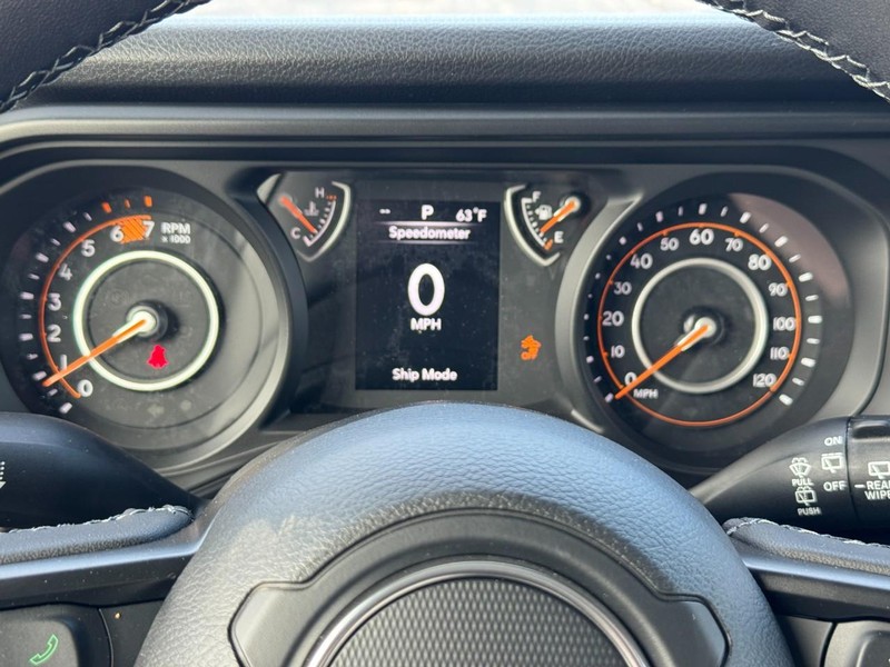 Jeep Wrangler Vehicle Full-screen Gallery Image 14