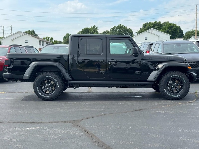 Jeep Gladiator Vehicle Full-screen Gallery Image 2