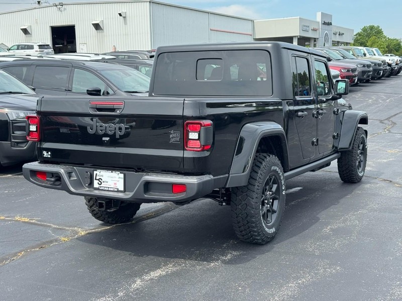 Jeep Gladiator Vehicle Full-screen Gallery Image 3