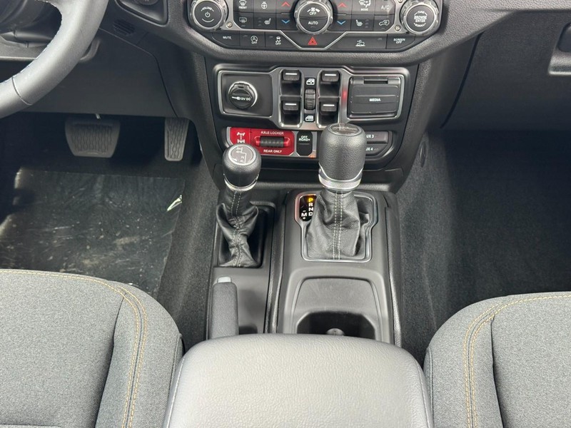 Jeep Gladiator Vehicle Full-screen Gallery Image 9