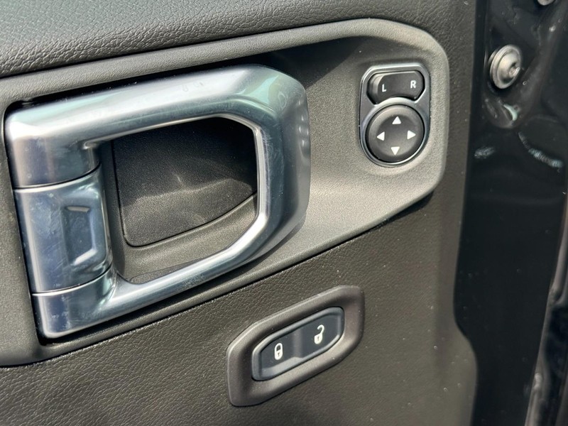 Jeep Gladiator Vehicle Full-screen Gallery Image 10