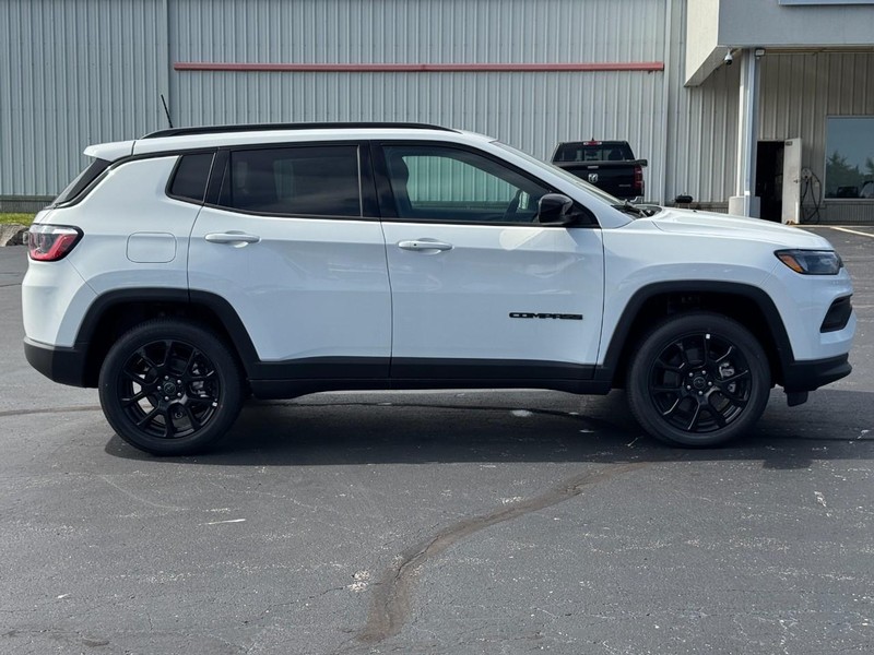 Jeep Compass Vehicle Full-screen Gallery Image 2