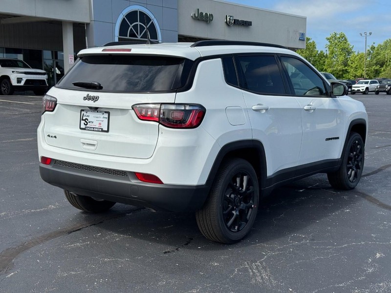 Jeep Compass Vehicle Full-screen Gallery Image 3