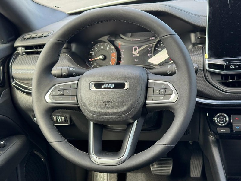 Jeep Compass Vehicle Full-screen Gallery Image 7