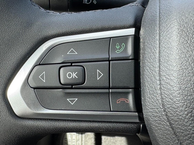 Jeep Compass Vehicle Full-screen Gallery Image 12