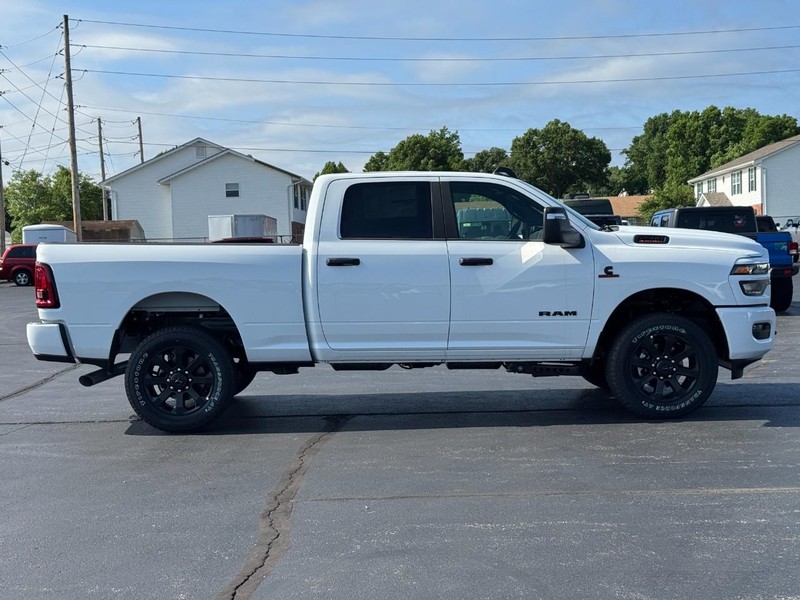 Ram 2500 Vehicle Full-screen Gallery Image 2