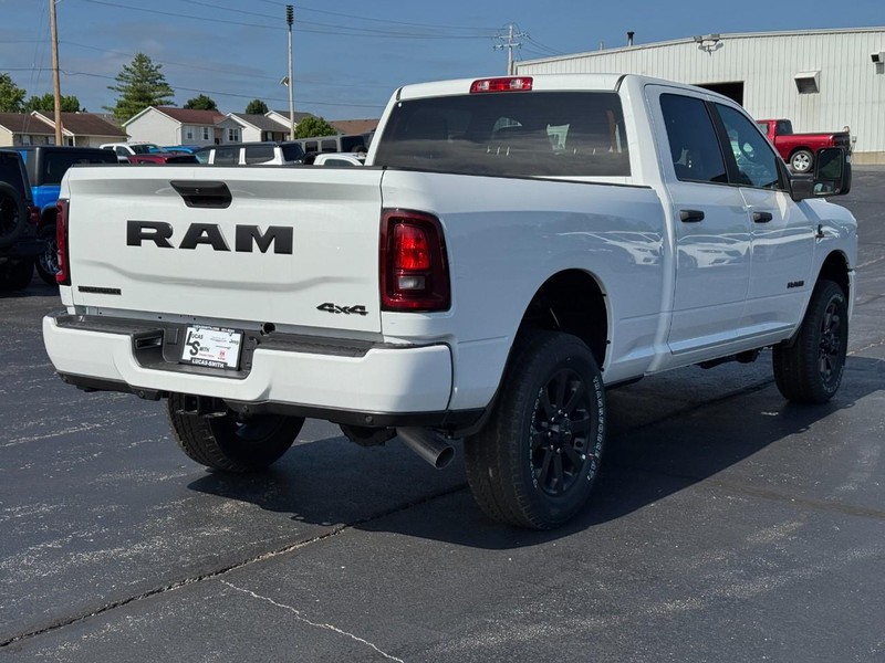 Ram 2500 Vehicle Full-screen Gallery Image 3