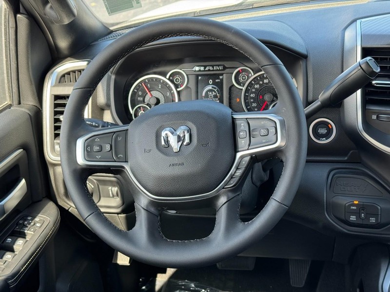 Ram 2500 Vehicle Full-screen Gallery Image 7