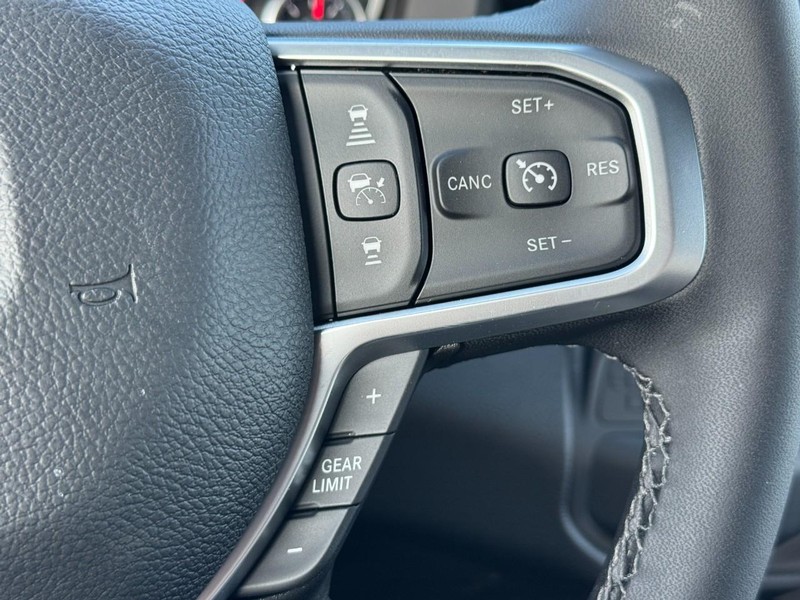 Ram 2500 Vehicle Full-screen Gallery Image 13