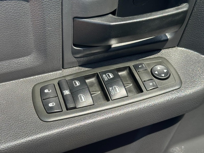 Ram 1500 Vehicle Full-screen Gallery Image 13