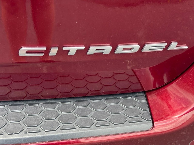 Dodge Durango Vehicle Full-screen Gallery Image 5