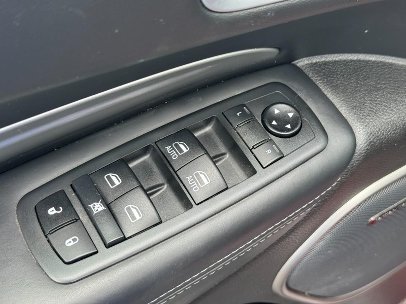 Dodge Durango Vehicle Full-screen Gallery Image 21