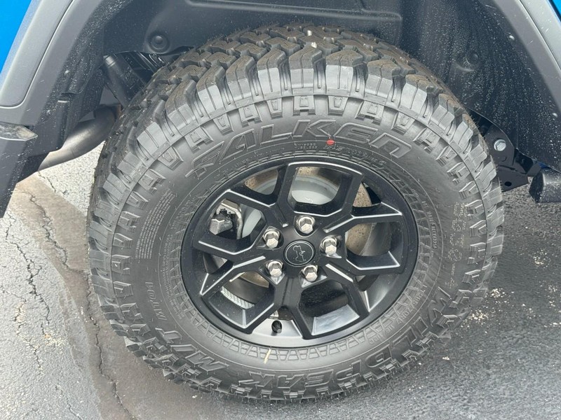Jeep Wrangler Vehicle Full-screen Gallery Image 4