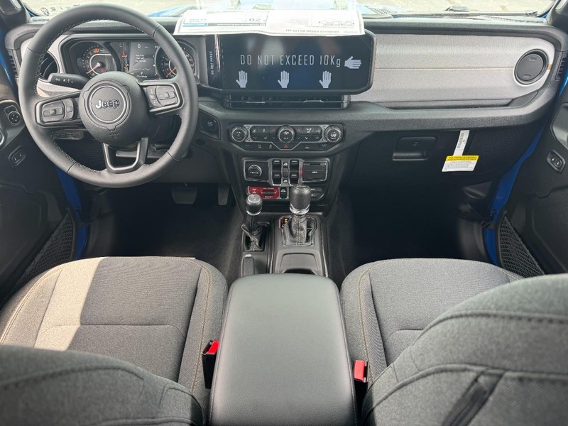 Jeep Wrangler Vehicle Full-screen Gallery Image 8