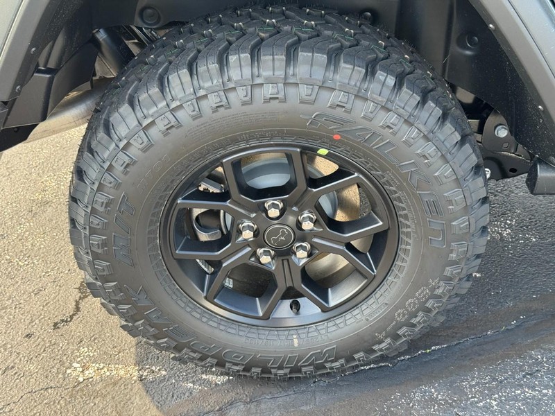 Jeep Wrangler Vehicle Full-screen Gallery Image 4