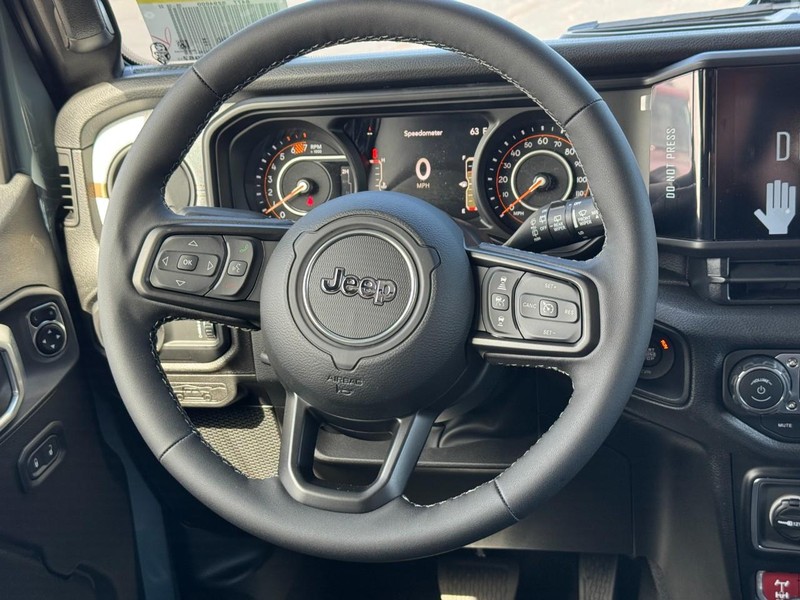 Jeep Wrangler Vehicle Full-screen Gallery Image 7