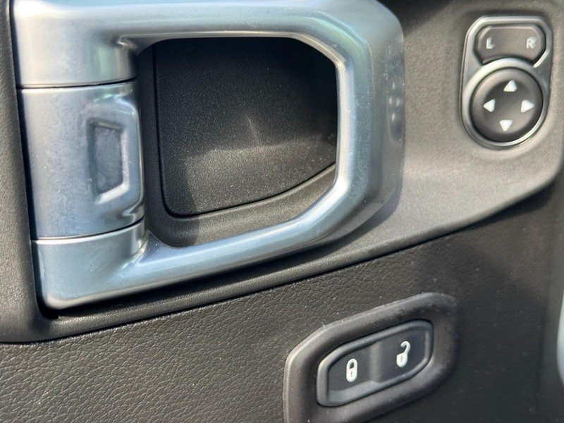 Jeep Wrangler Vehicle Full-screen Gallery Image 10