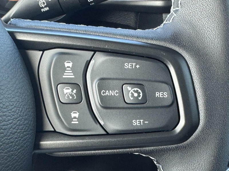 Jeep Wrangler Vehicle Full-screen Gallery Image 13