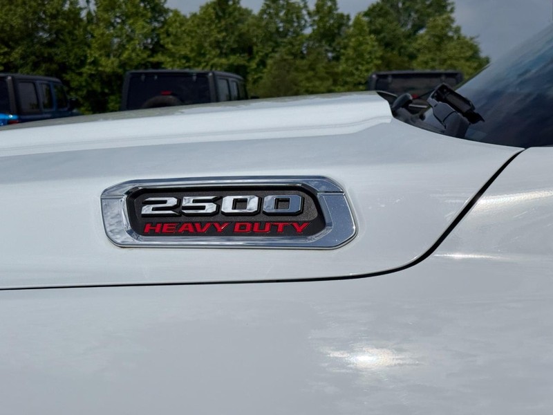 Ram 2500 Vehicle Full-screen Gallery Image 8