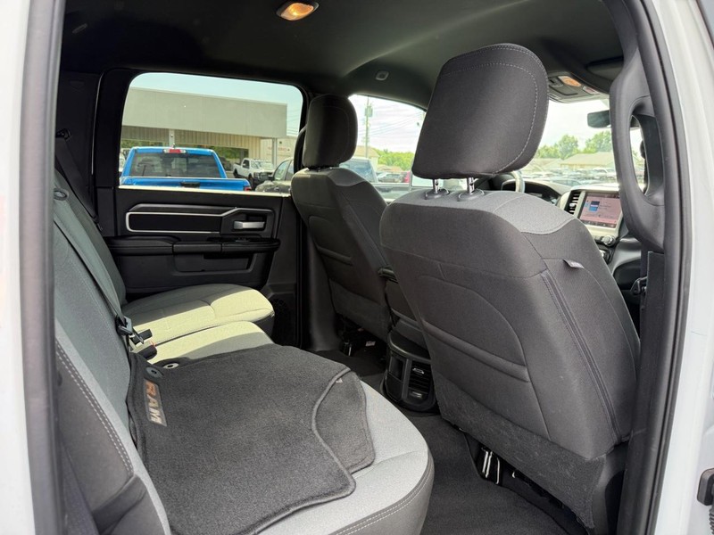 Ram 2500 Vehicle Full-screen Gallery Image 11
