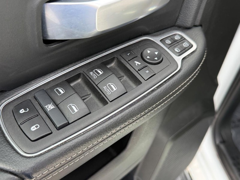 Ram 2500 Vehicle Full-screen Gallery Image 15