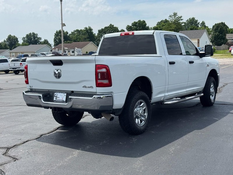 Ram 2500 Vehicle Full-screen Gallery Image 3