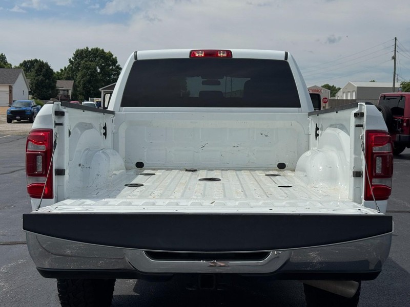 Ram 2500 Vehicle Full-screen Gallery Image 4
