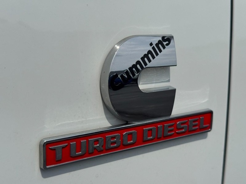 Ram 2500 Vehicle Full-screen Gallery Image 8