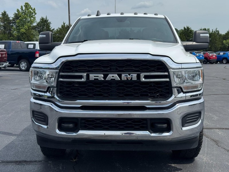Ram 2500 Vehicle Full-screen Gallery Image 10
