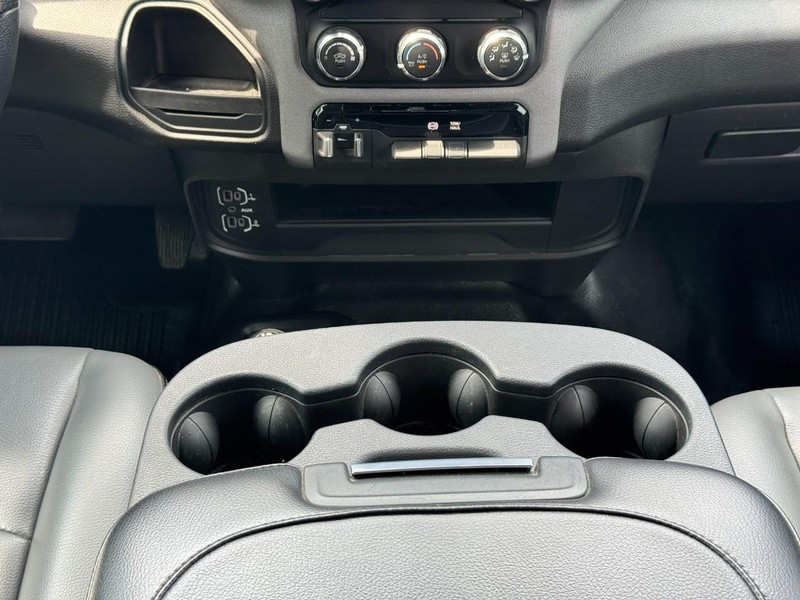Ram 2500 Vehicle Full-screen Gallery Image 15