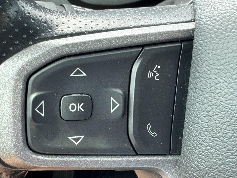 Ram 2500 Vehicle Full-screen Gallery Image 18
