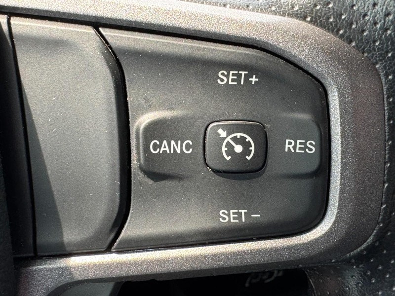 Ram 2500 Vehicle Full-screen Gallery Image 19