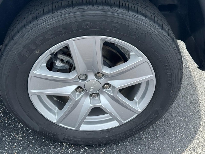 Jeep Compass Vehicle Full-screen Gallery Image 08