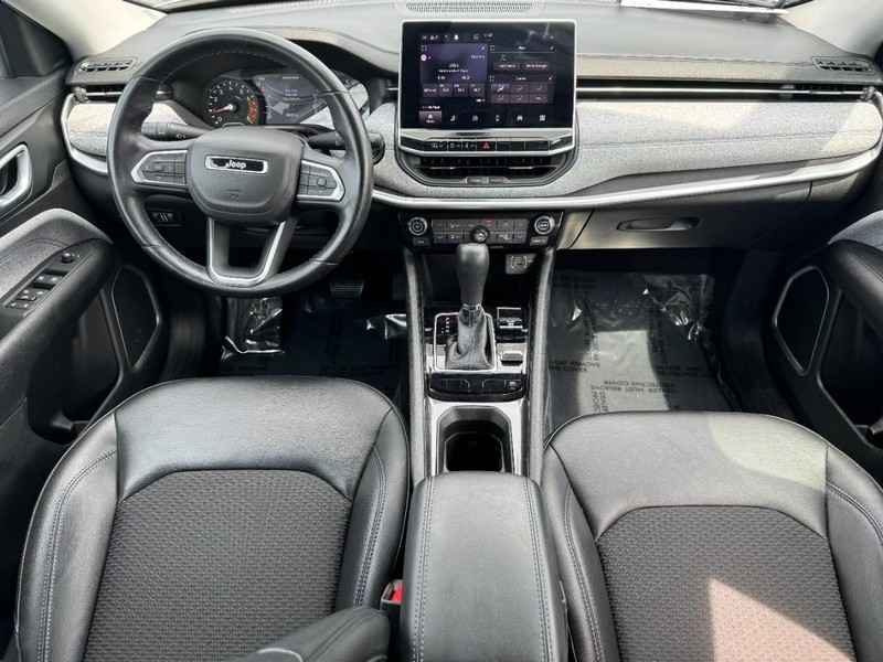 Jeep Compass Vehicle Full-screen Gallery Image 12