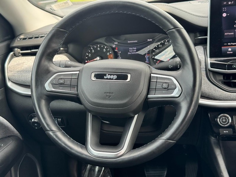 Jeep Compass Vehicle Full-screen Gallery Image 13