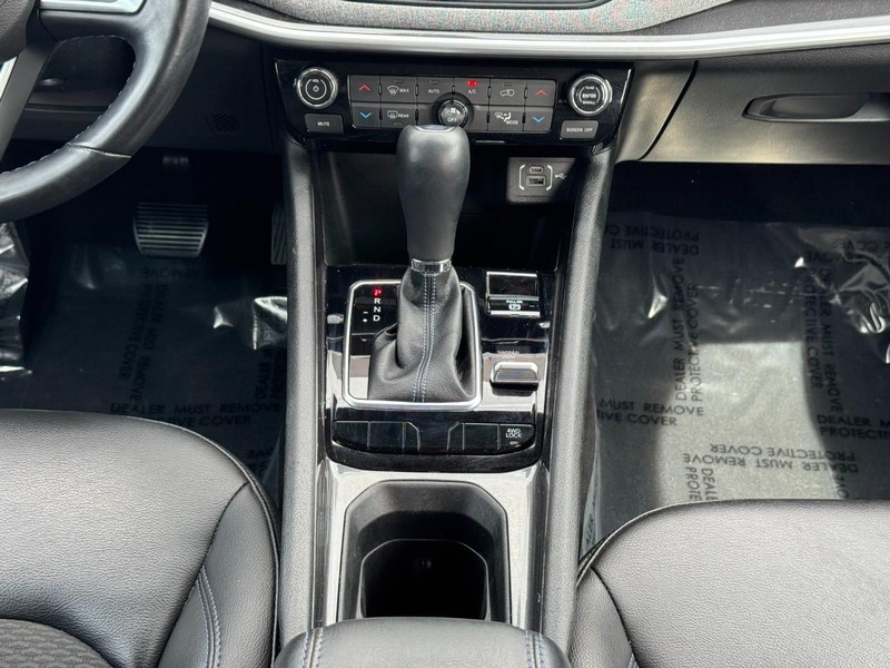 Jeep Compass Vehicle Full-screen Gallery Image 15