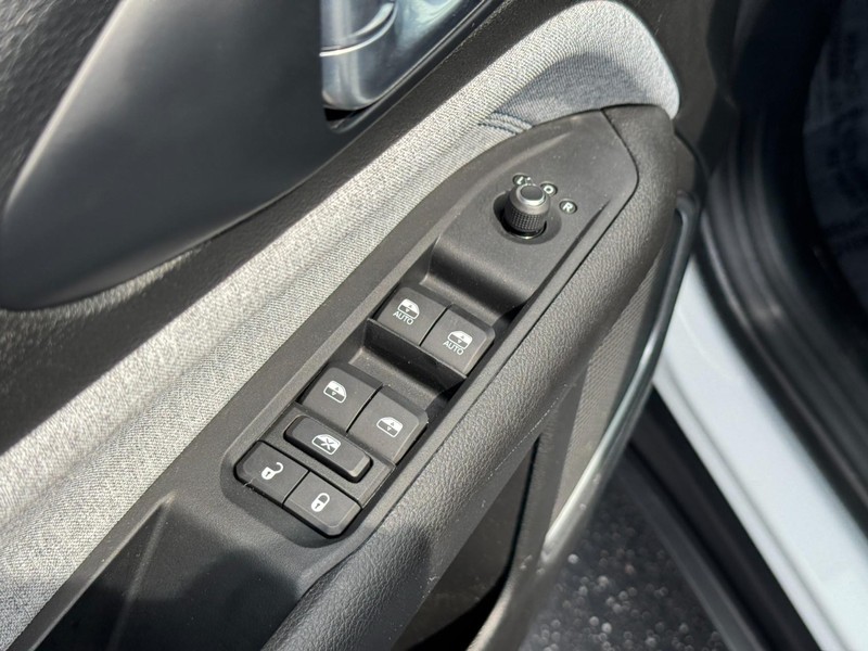 Jeep Compass Vehicle Full-screen Gallery Image 16
