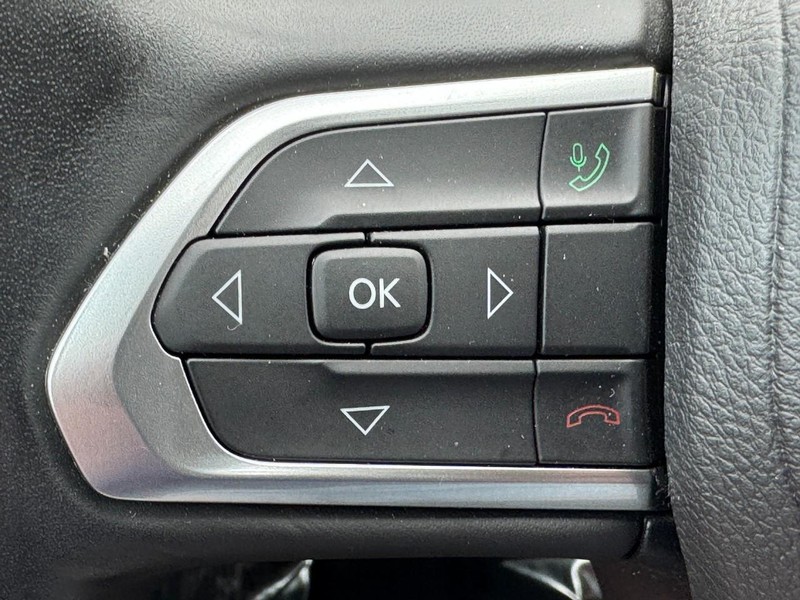 Jeep Compass Vehicle Full-screen Gallery Image 17