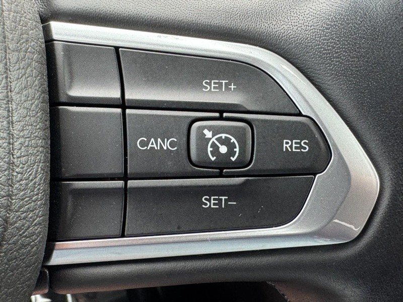 Jeep Compass Vehicle Full-screen Gallery Image 18